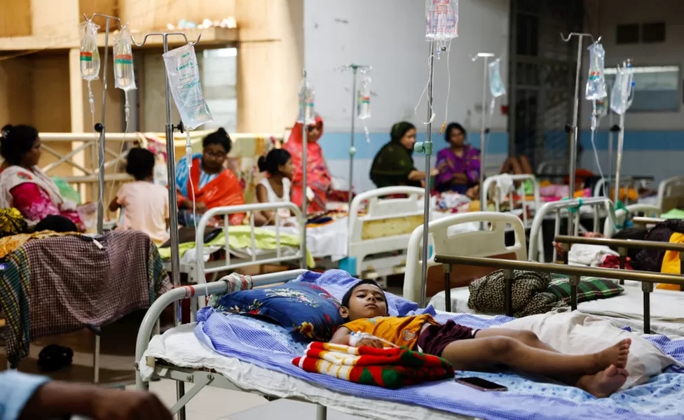 Bangladesh: Nearly 1,000 people die of dengue in severe outbreak
