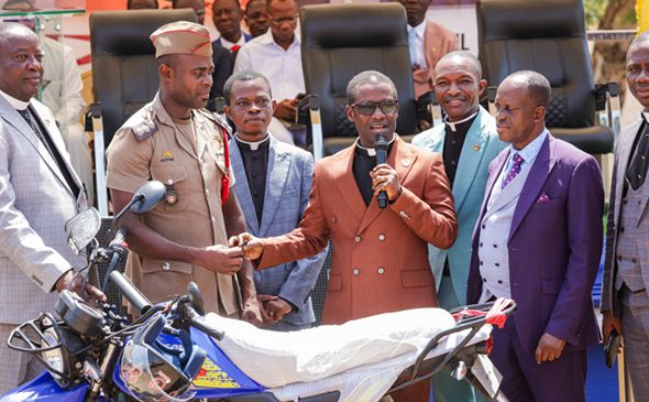 OFFINSO AREA DONATES MOTORBIKE TO GHANA FIRE SERVICE web