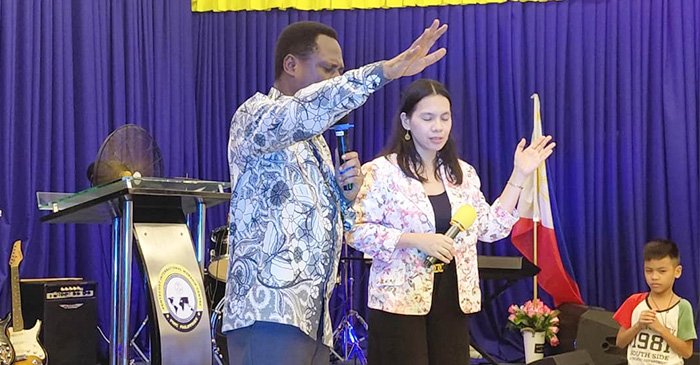 apostle nyamekye worships web.jpg